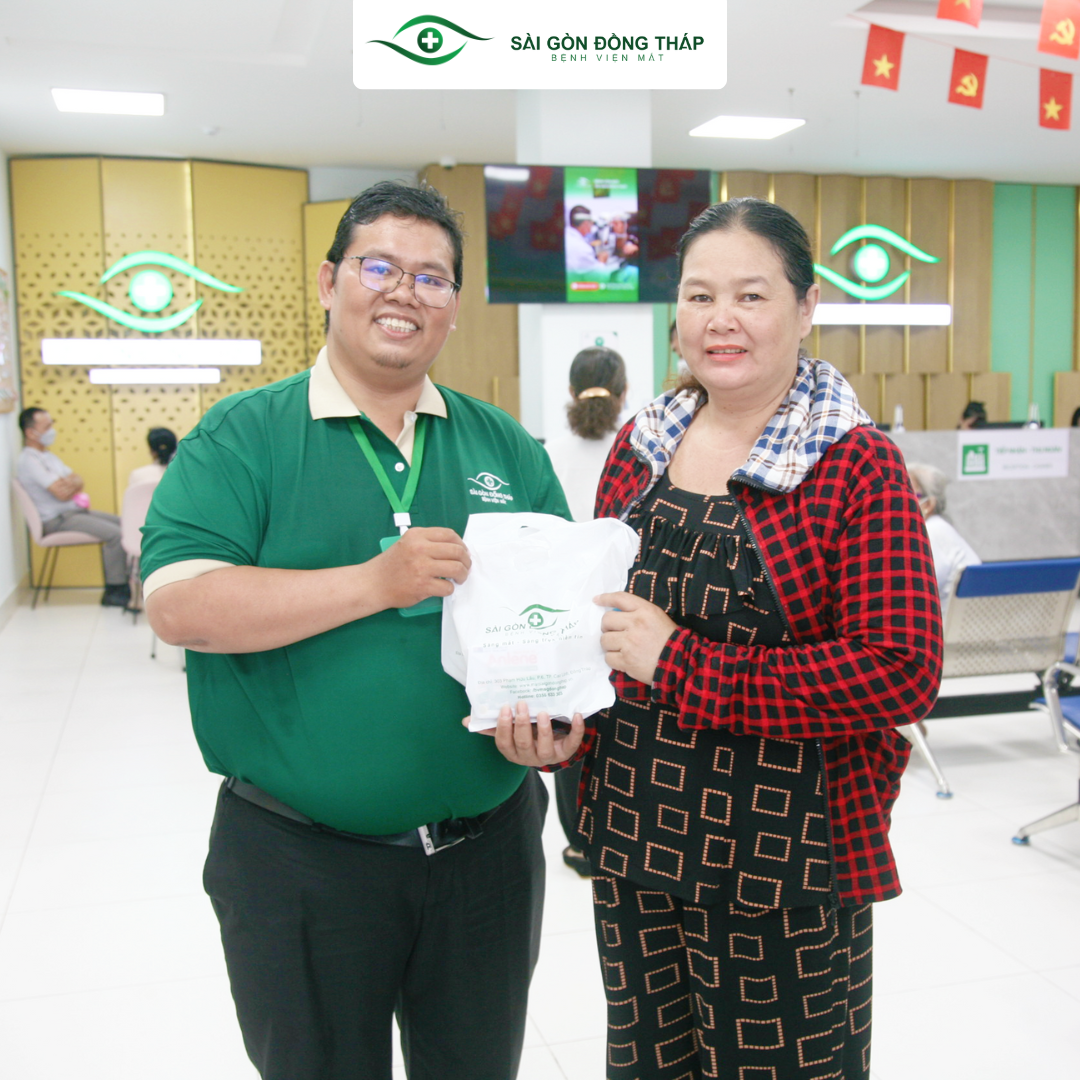 khám mắt