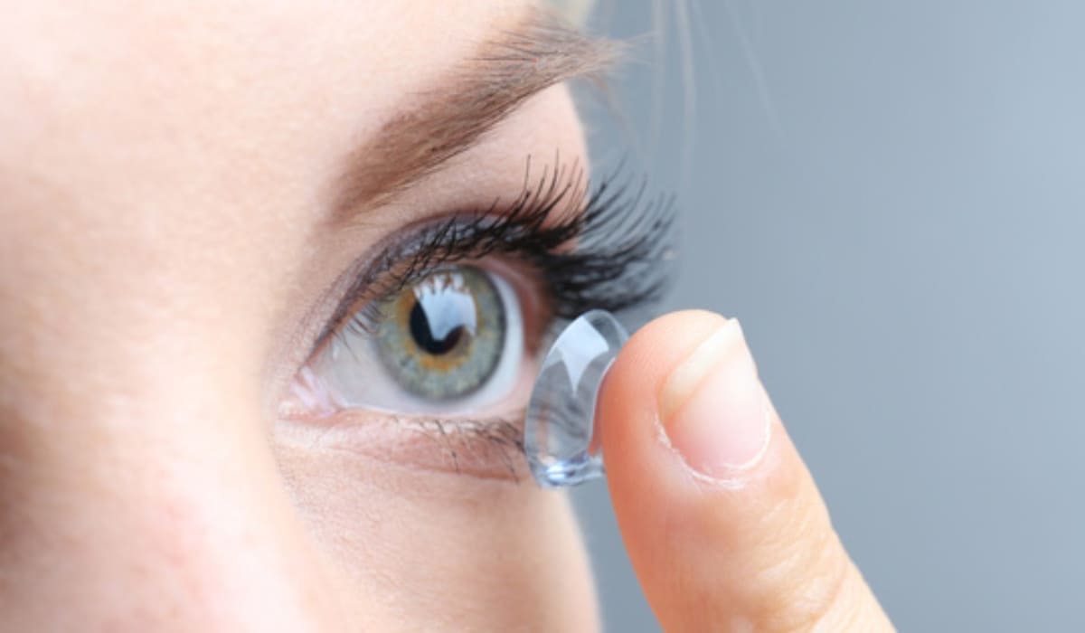 Kính áp tròng Ortho-K hỗ trợ hiệu quả trẻ cận thị