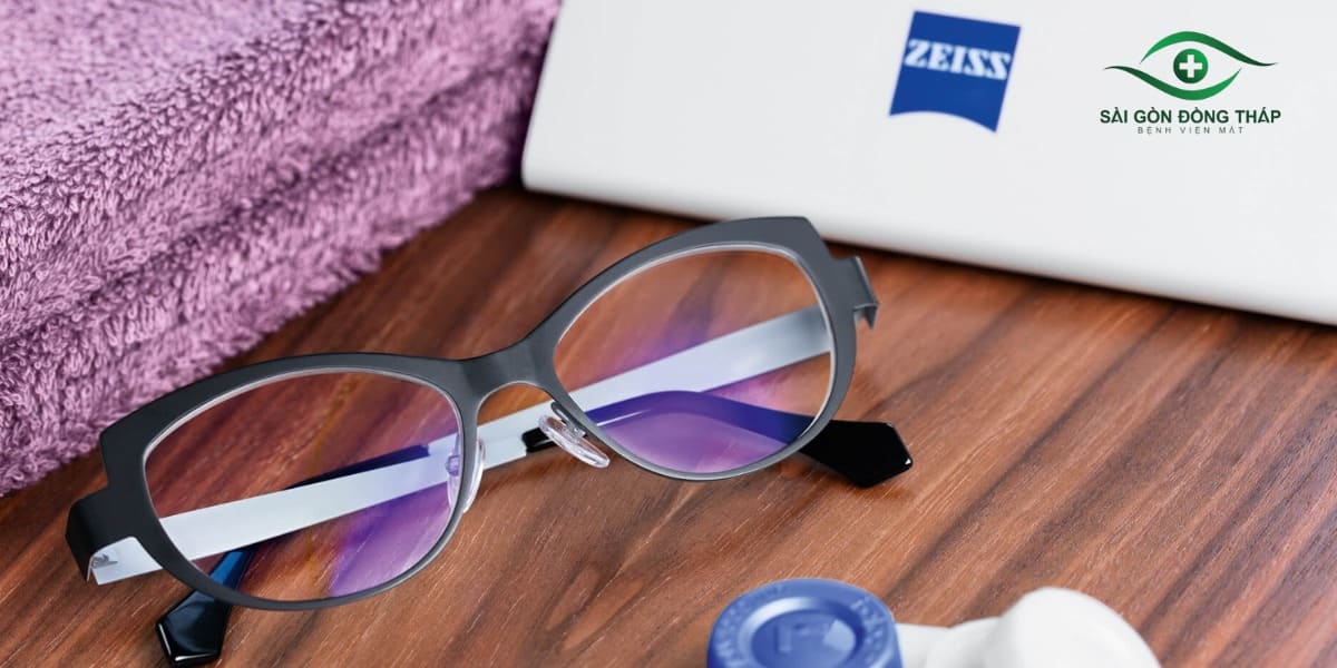 Tròng kính Zeiss dẫn đầu về công nghệ quang học