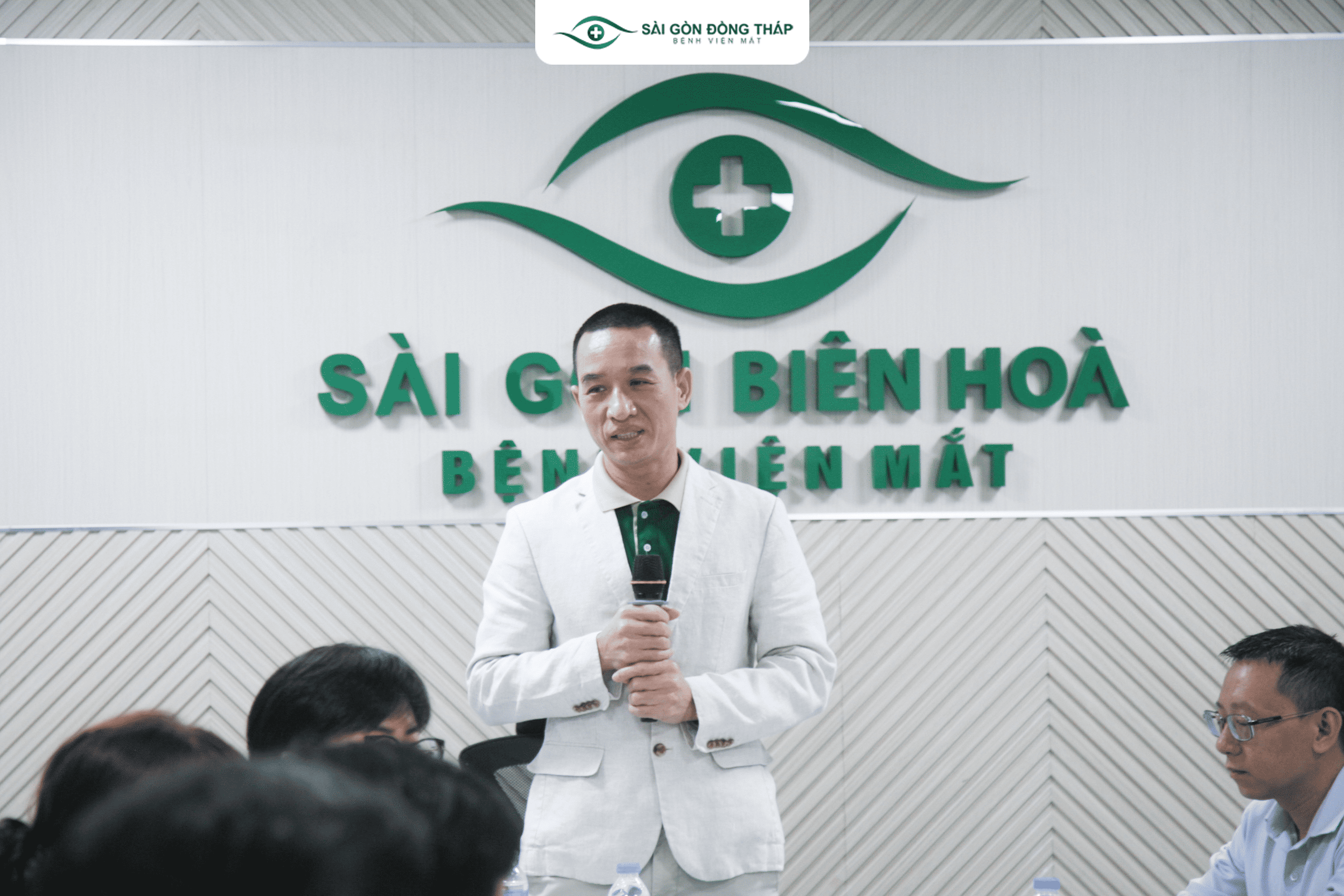 Đại diện Ban Lãnh đạo Tập đoàn phát biểu định hướng, nhấn mạnh chuyên môn, y đức và công nghệ hiện đại