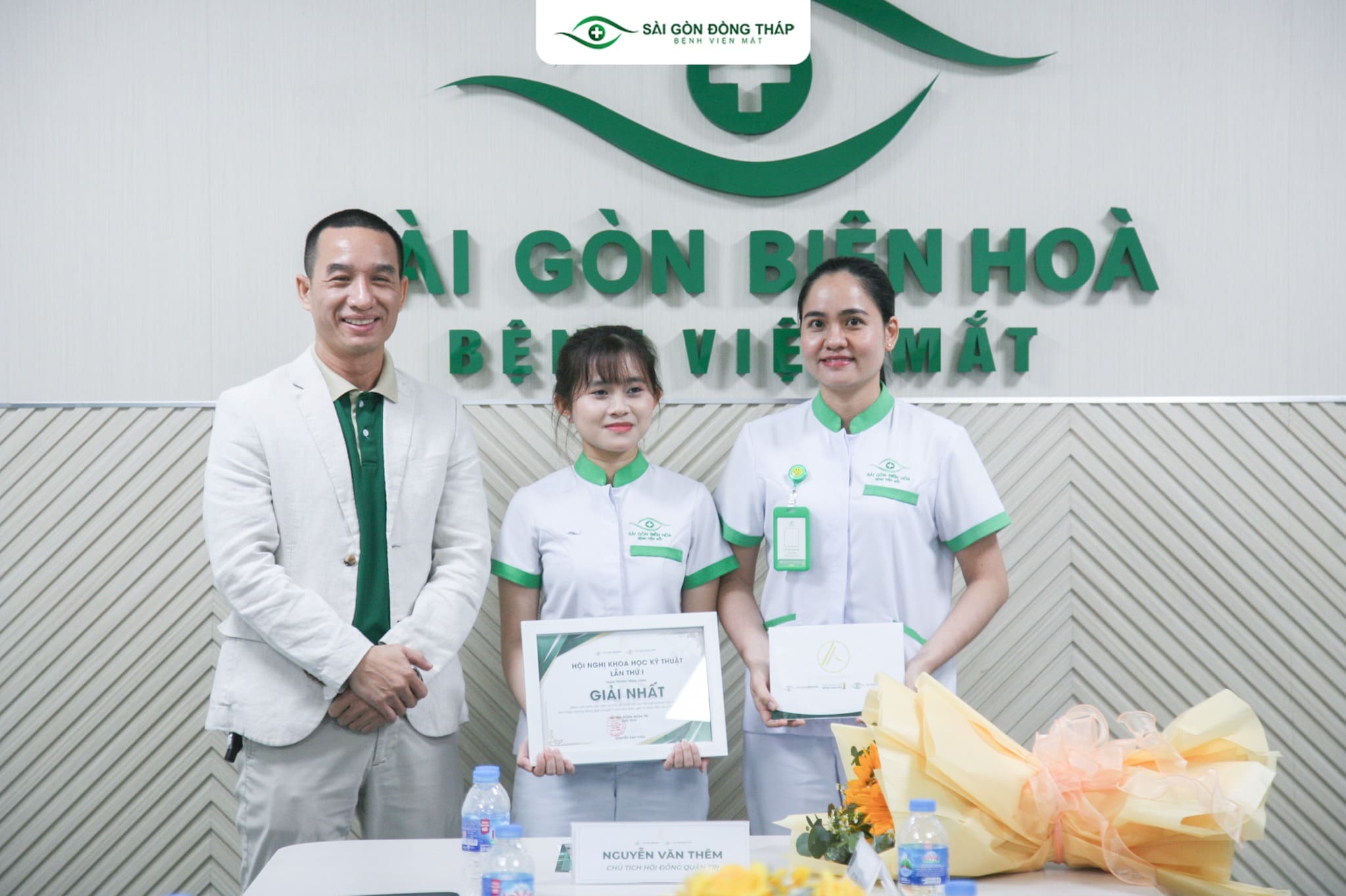 ĐD Lê Thị Thu Hà & Lưu Thị Hồng Ngọc xuất sắc giành Giải Nhất với đề tài khảo sát sự hài lòng người bệnh sau phẫu thuật