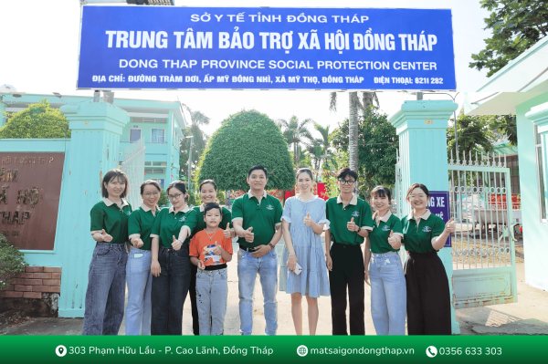 BỆNH VIỆN MẮT SÀI GÒN ĐỒNG THÁP PHÁT HƠN 100 PHẦN QUÀ TẠI TRUNG TÂM BẢO TRỢ XÃ HỘI TỈNH ĐỒNG THÁP