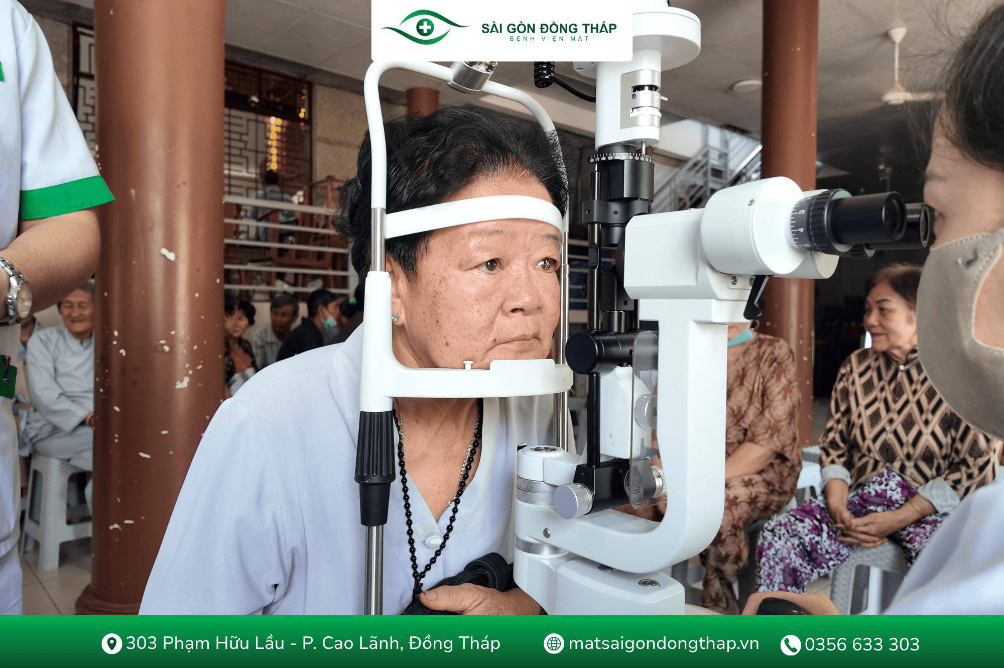 Bác sĩ Mắt Sài Gòn Đồng Tháp thăm khám mắt miễn phí cho người dân tại Chùa Linh Bửu