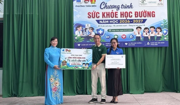 Khám mắt hơn 800 học sinh trường TH-THCS Hiệp Hòa